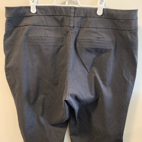 Penningtons Savvy Fit dark gray Capri Pants 20p - Picture 5 of 8
